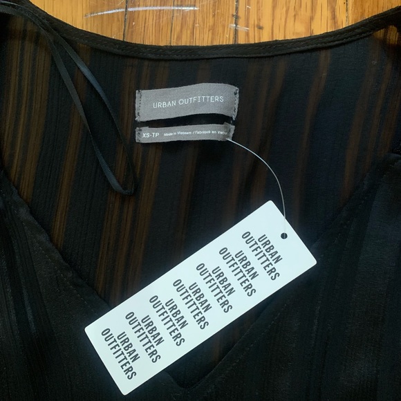 OU Pippa chiffon tiered dress in black - Picture 3 of 6